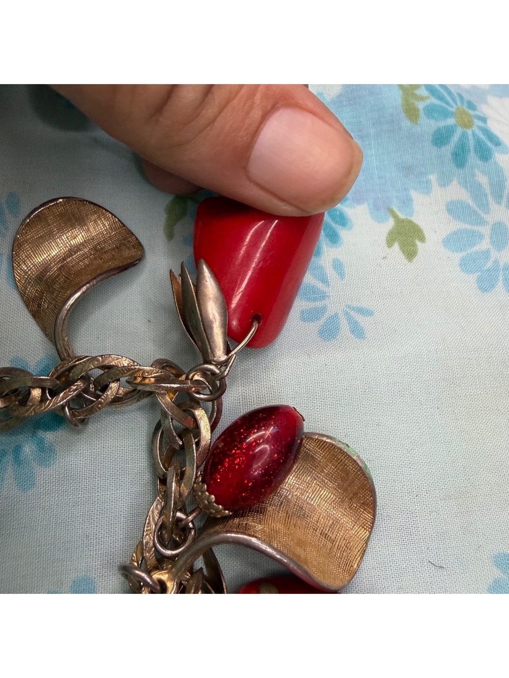 Red marbled Bakelite chacha bracelet - Picture 3 of 4